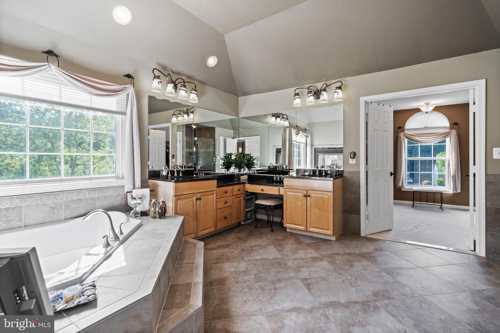 12525 PERRYWOOD LANE