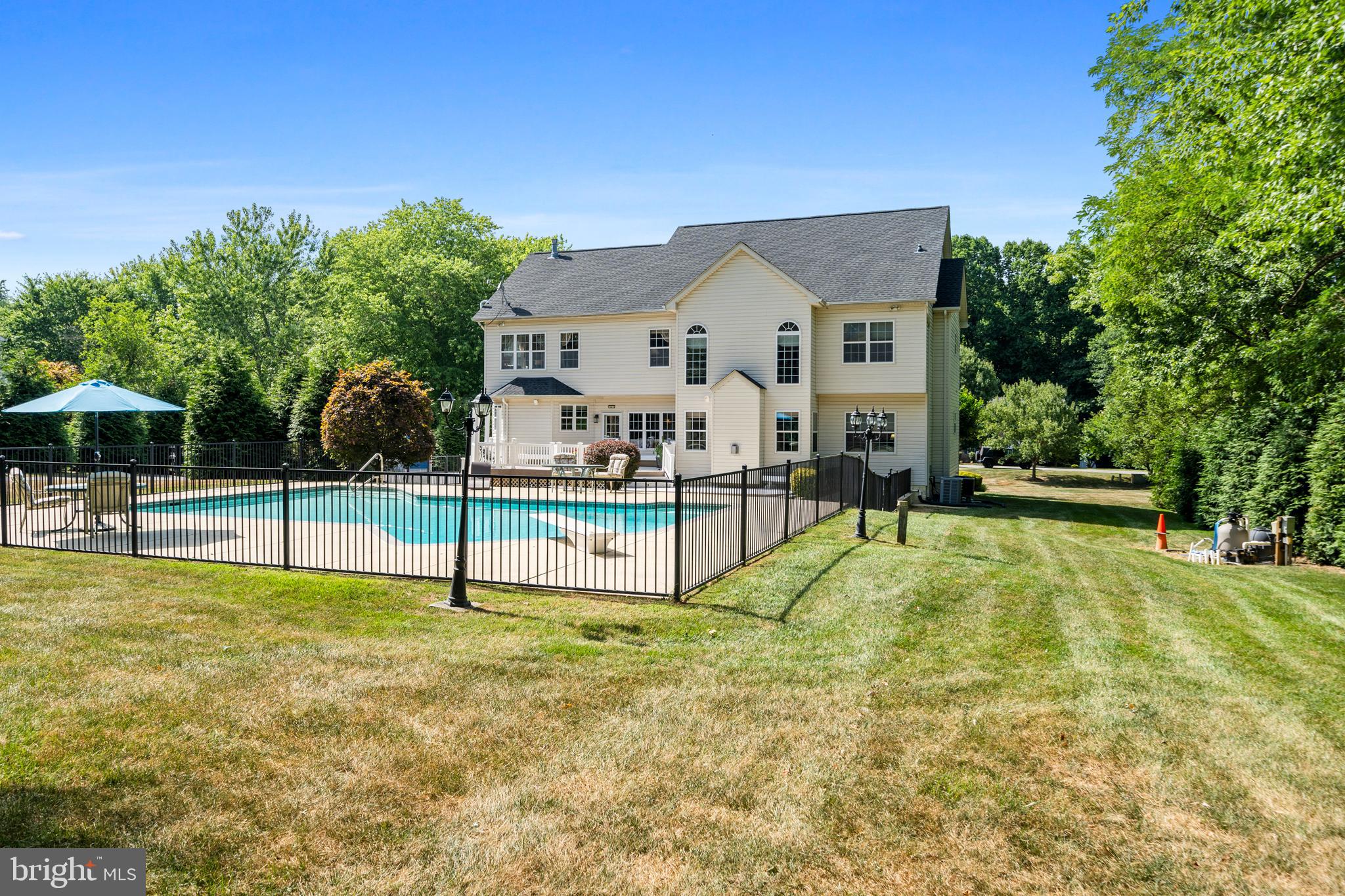 12525 PERRYWOOD LANE