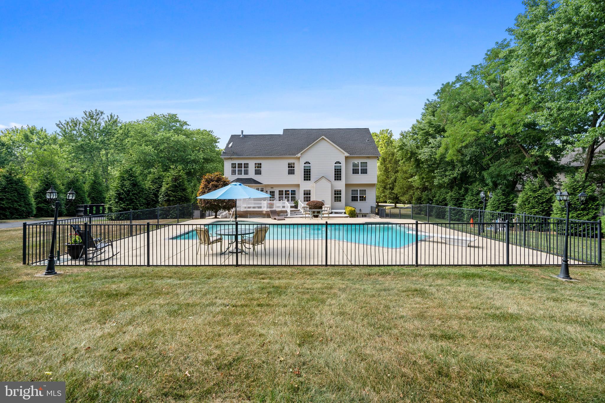 12525 PERRYWOOD LANE