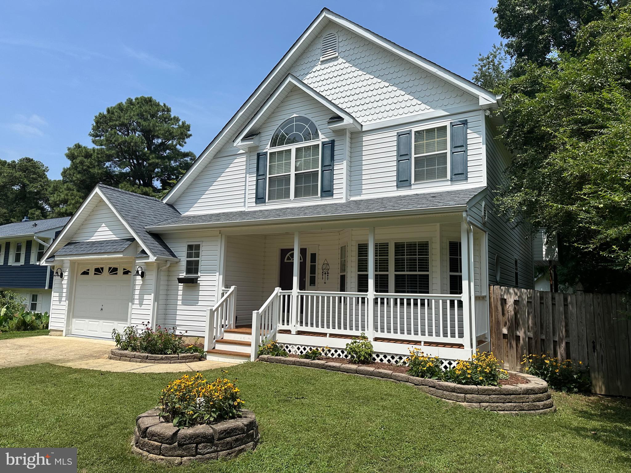 444 LAKE DRIVE