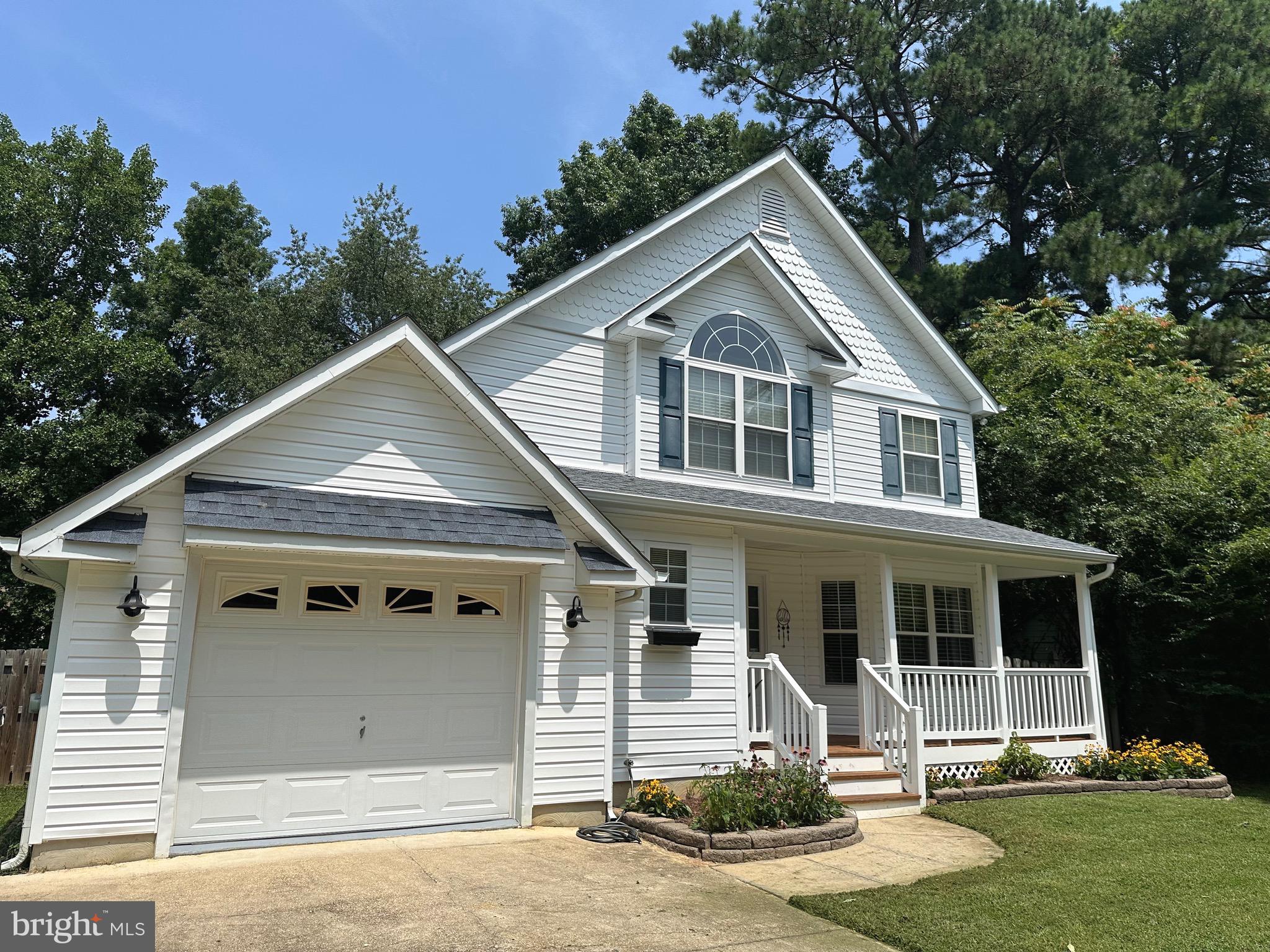 444 LAKE DRIVE