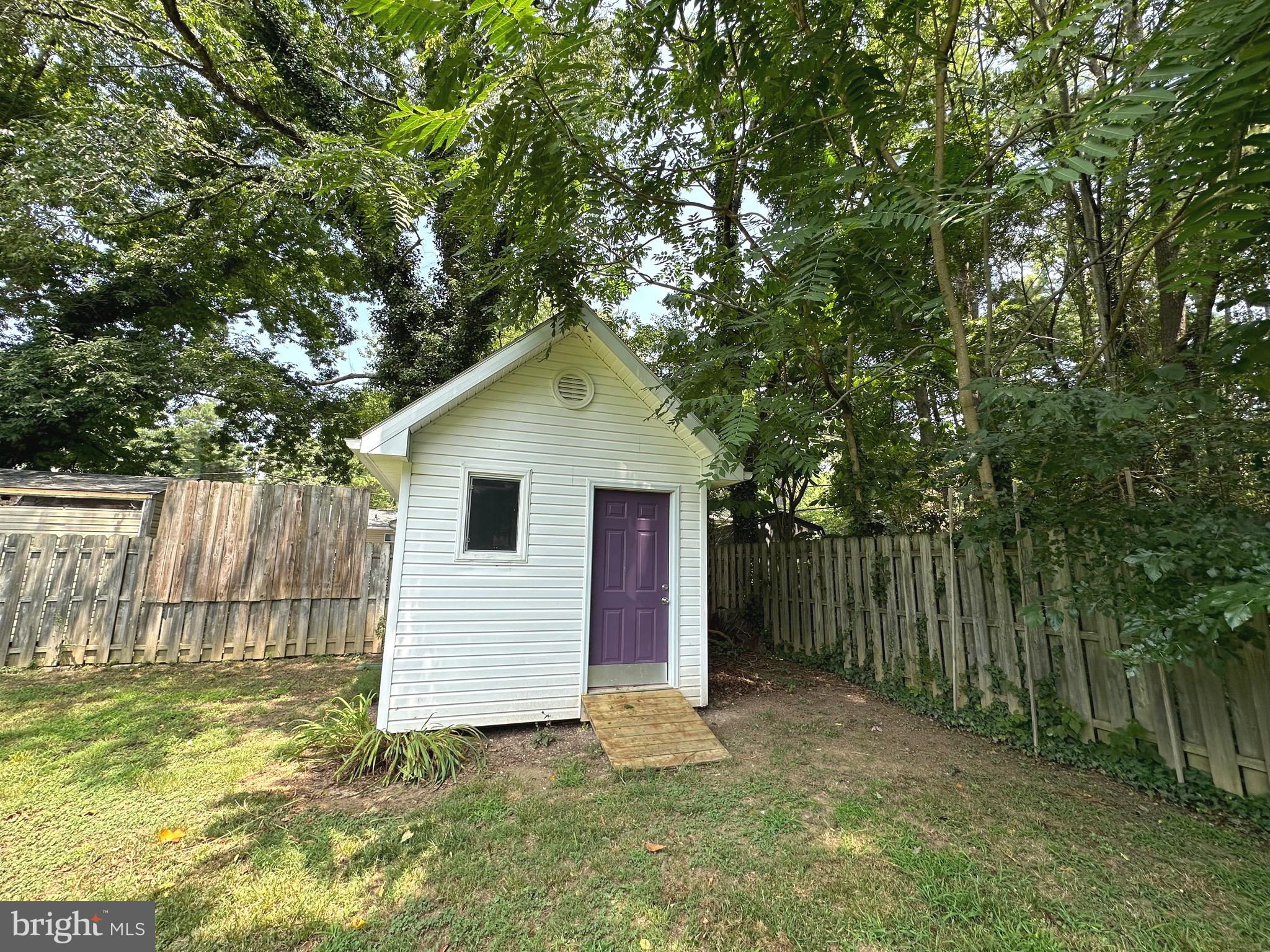 444 LAKE DRIVE