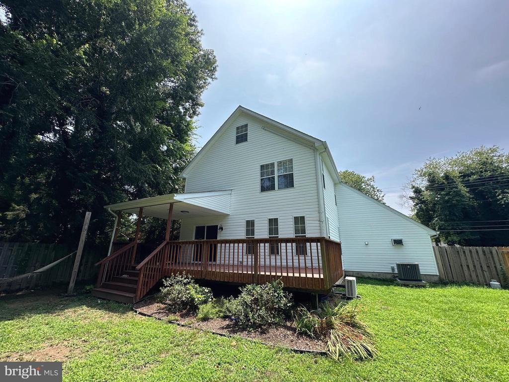 444 LAKE DRIVE