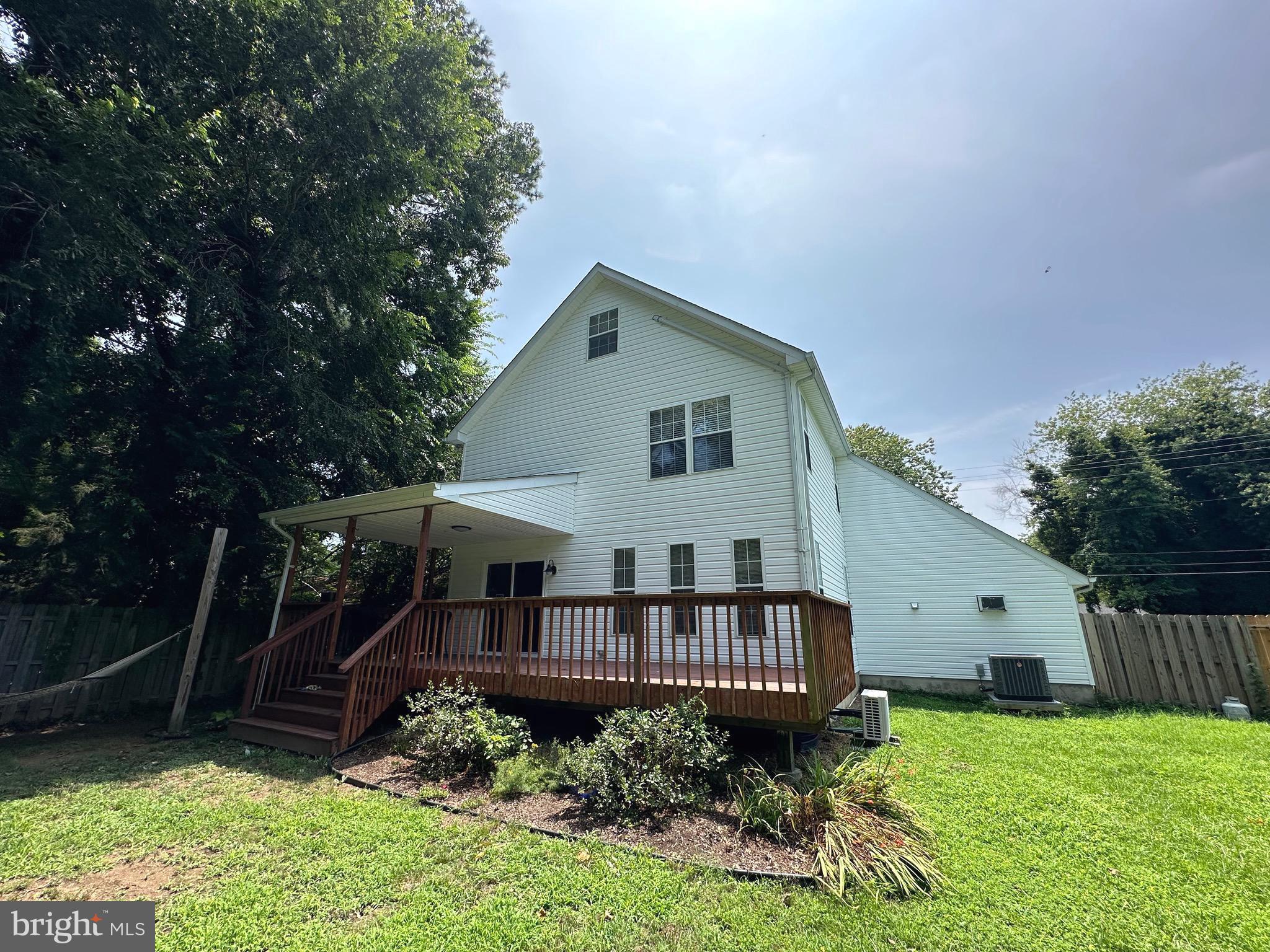 444 LAKE DRIVE