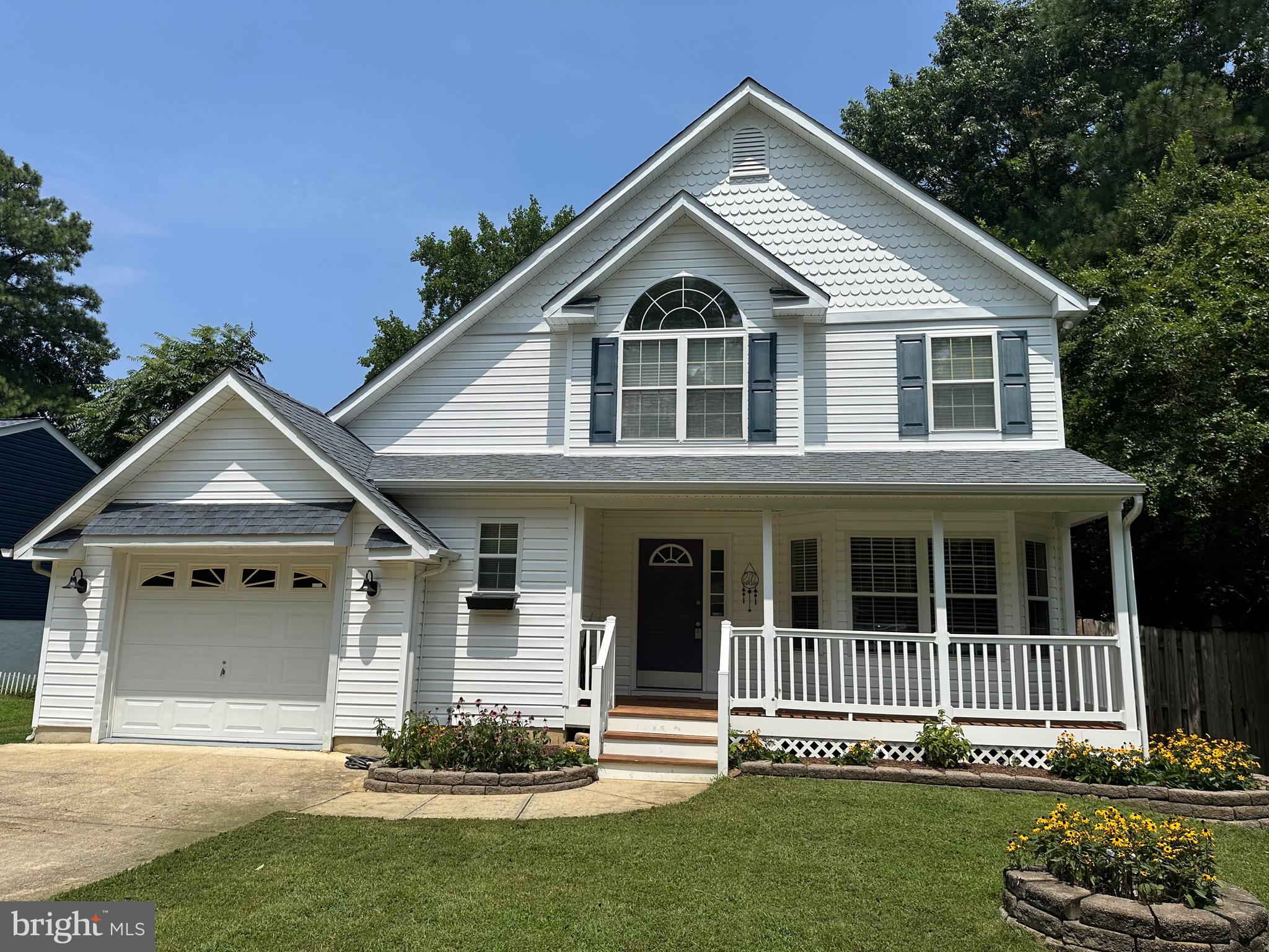 444 LAKE DRIVE