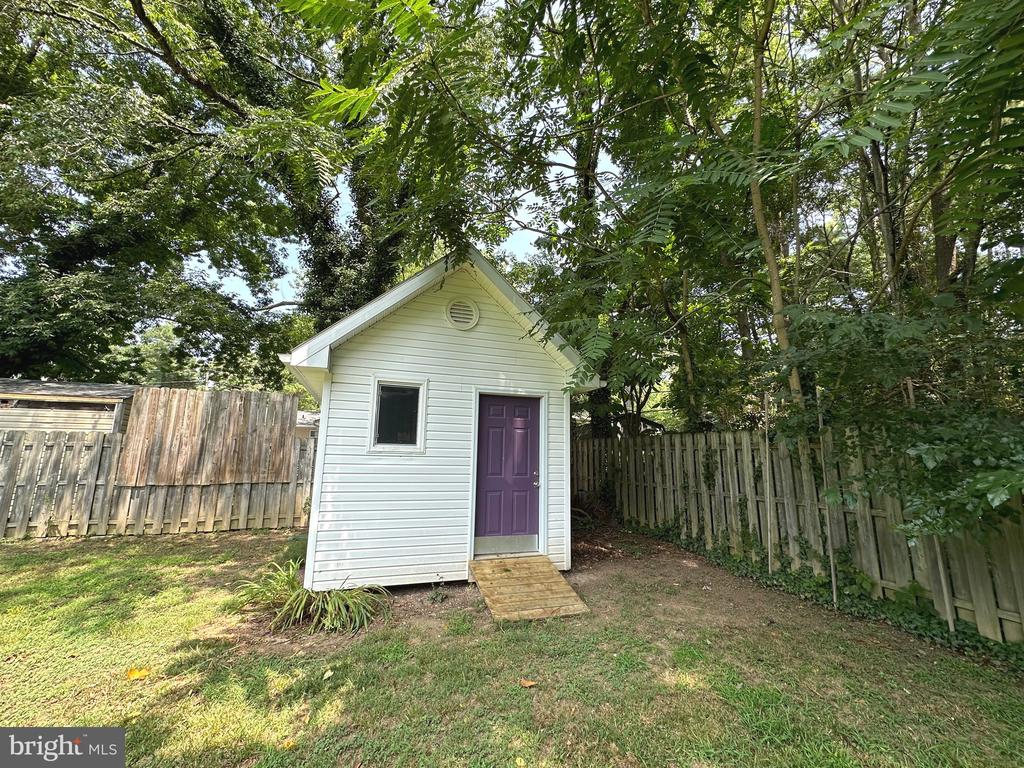 444 LAKE DRIVE