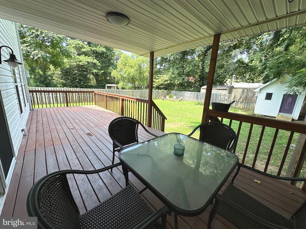 444 LAKE DRIVE
