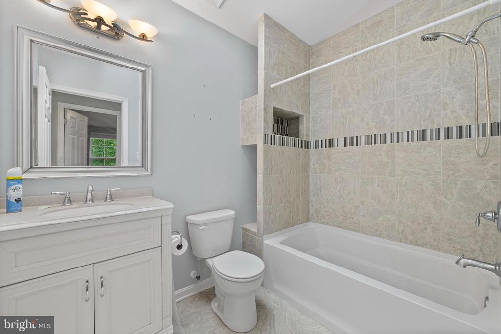 12820 LAKE VIEW DRIVE