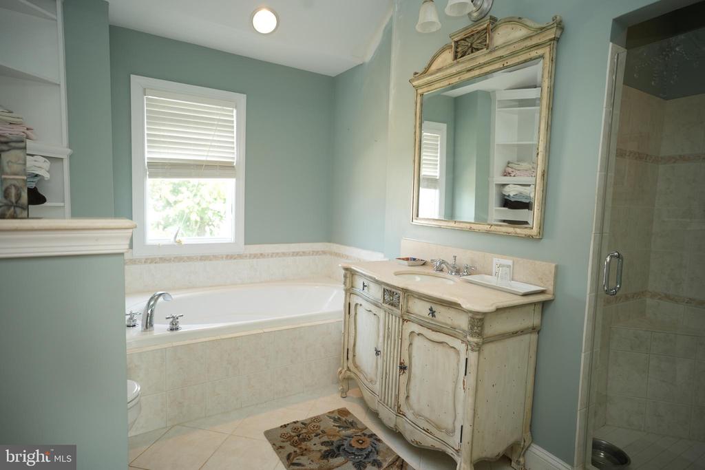 14532 SOLOMONS ISLAND ROAD S