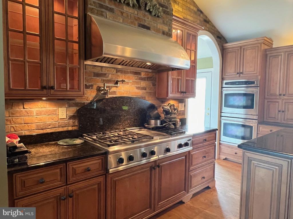 14532 SOLOMONS ISLAND ROAD S