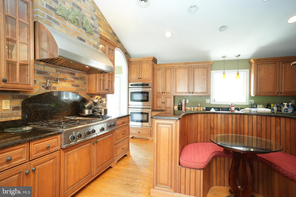 14532 SOLOMONS ISLAND ROAD S