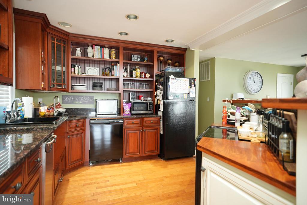 14532 SOLOMONS ISLAND ROAD S
