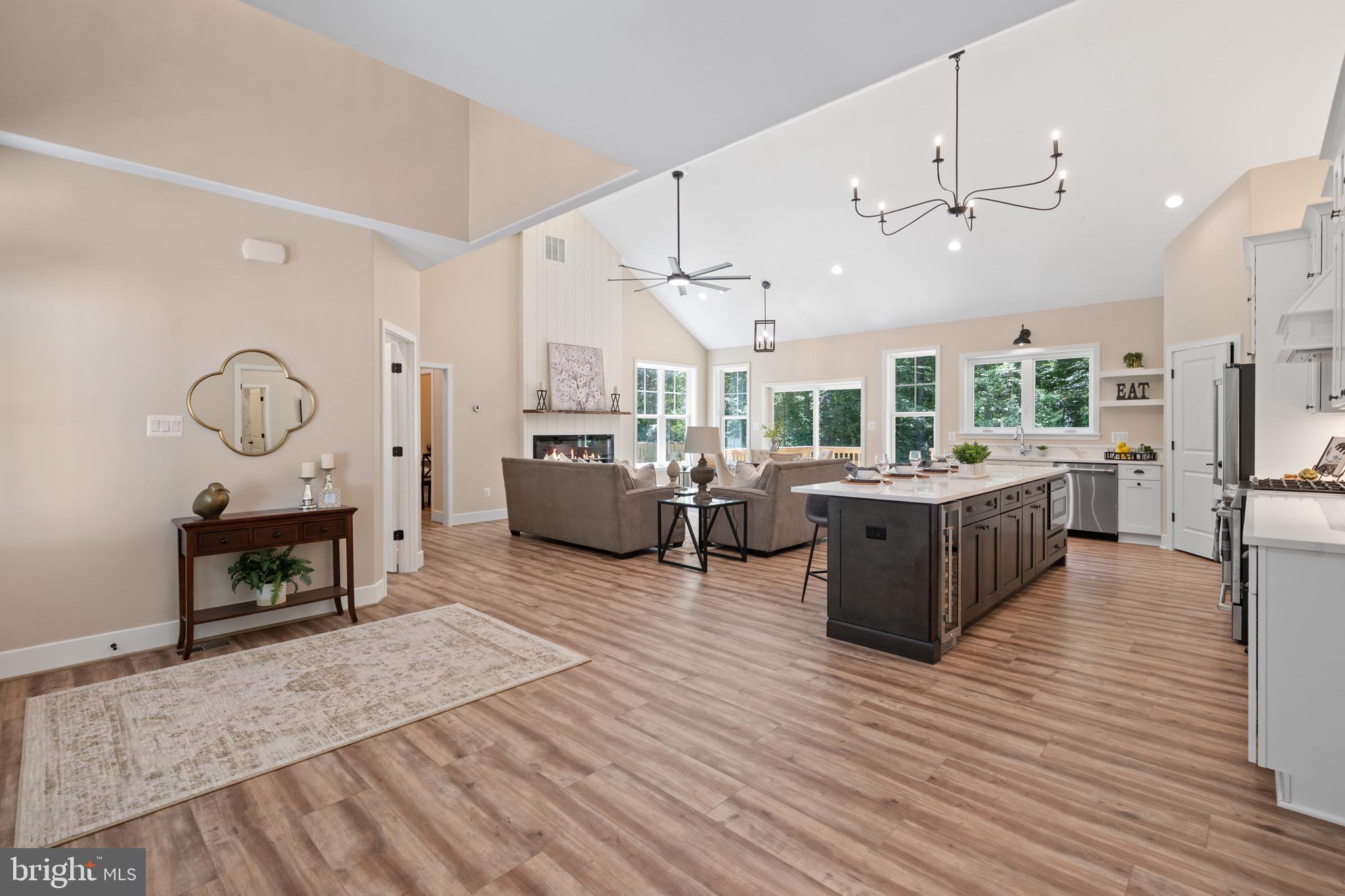 5570 WARREN DRIVE