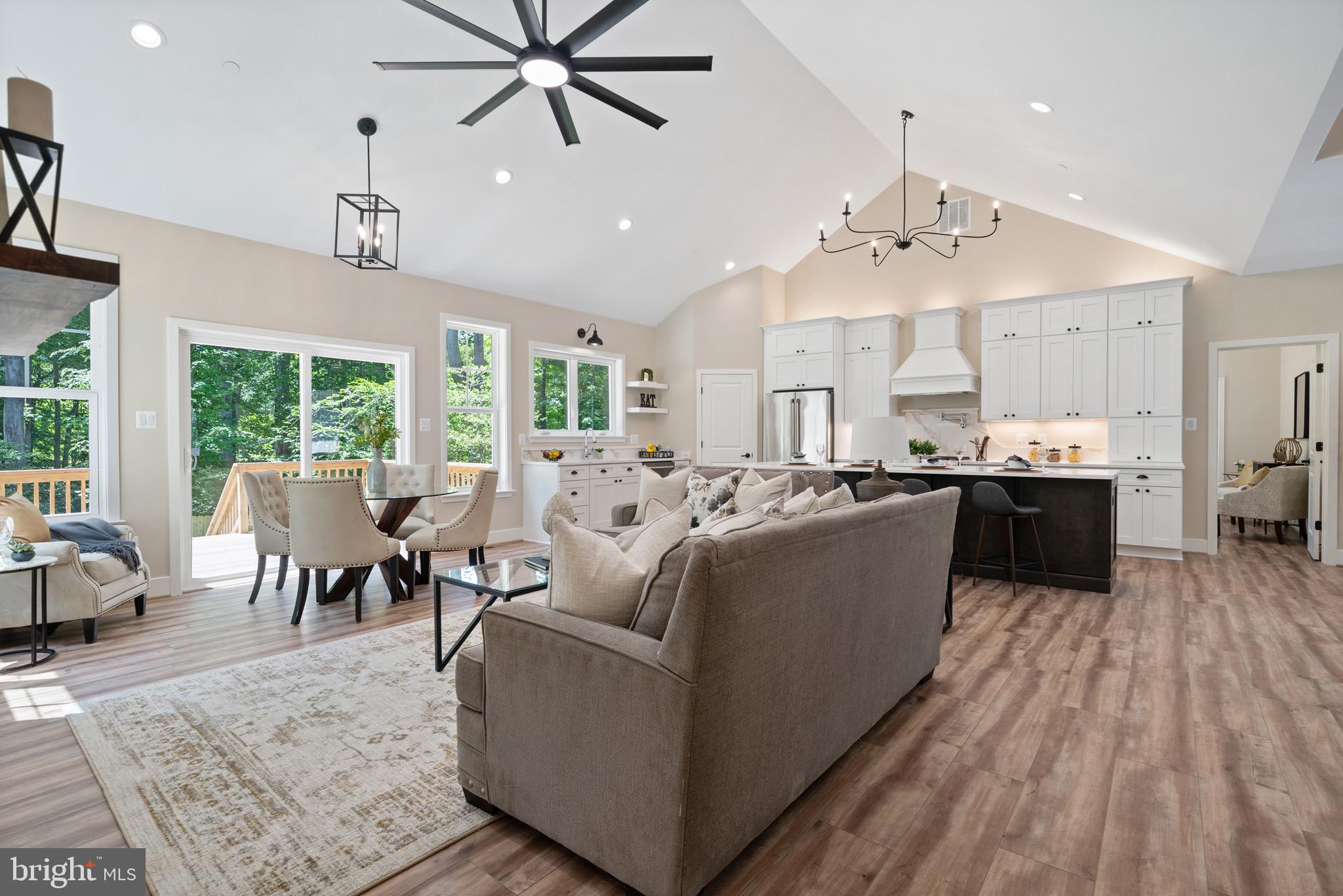 5570 WARREN DRIVE