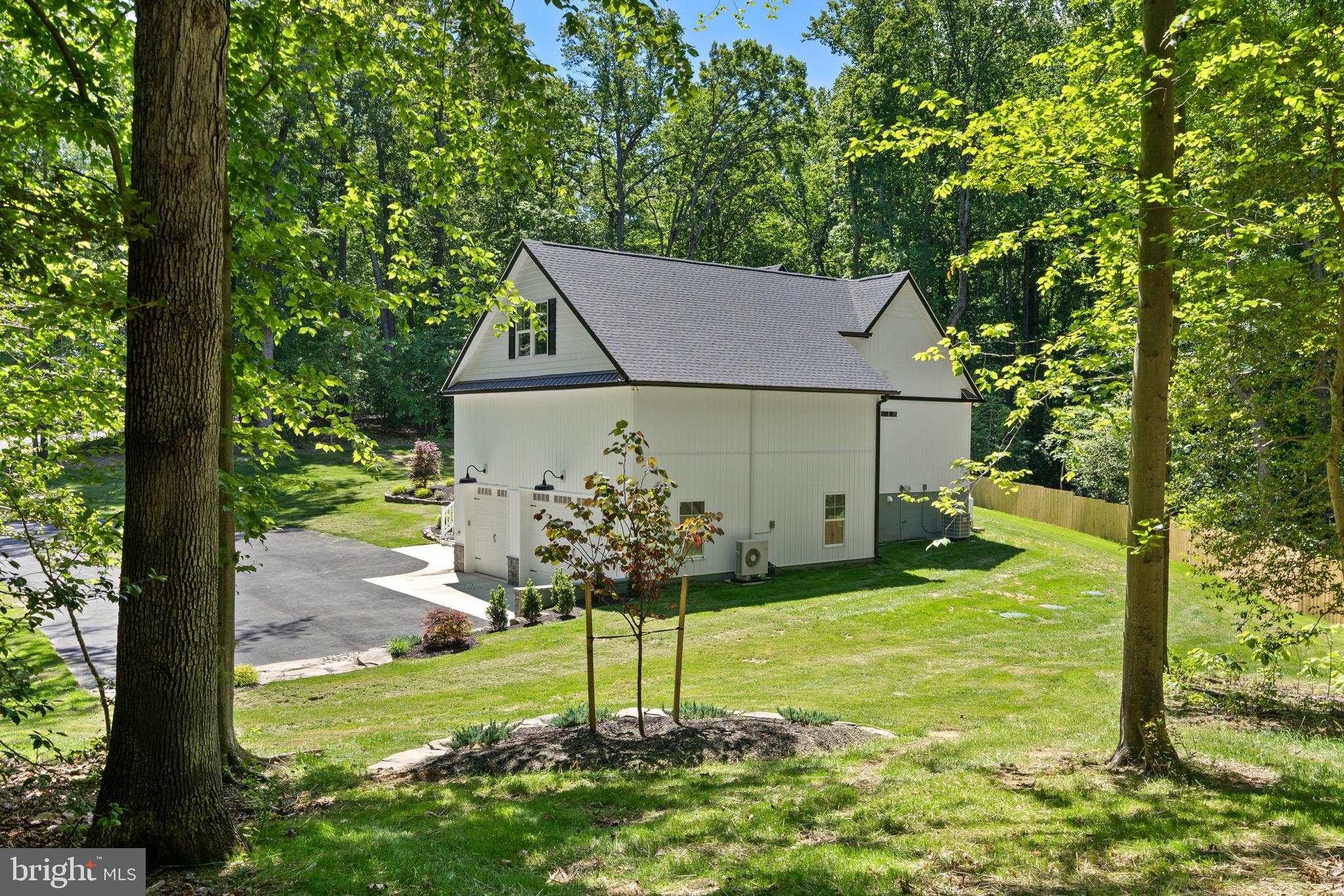 5570 WARREN DRIVE