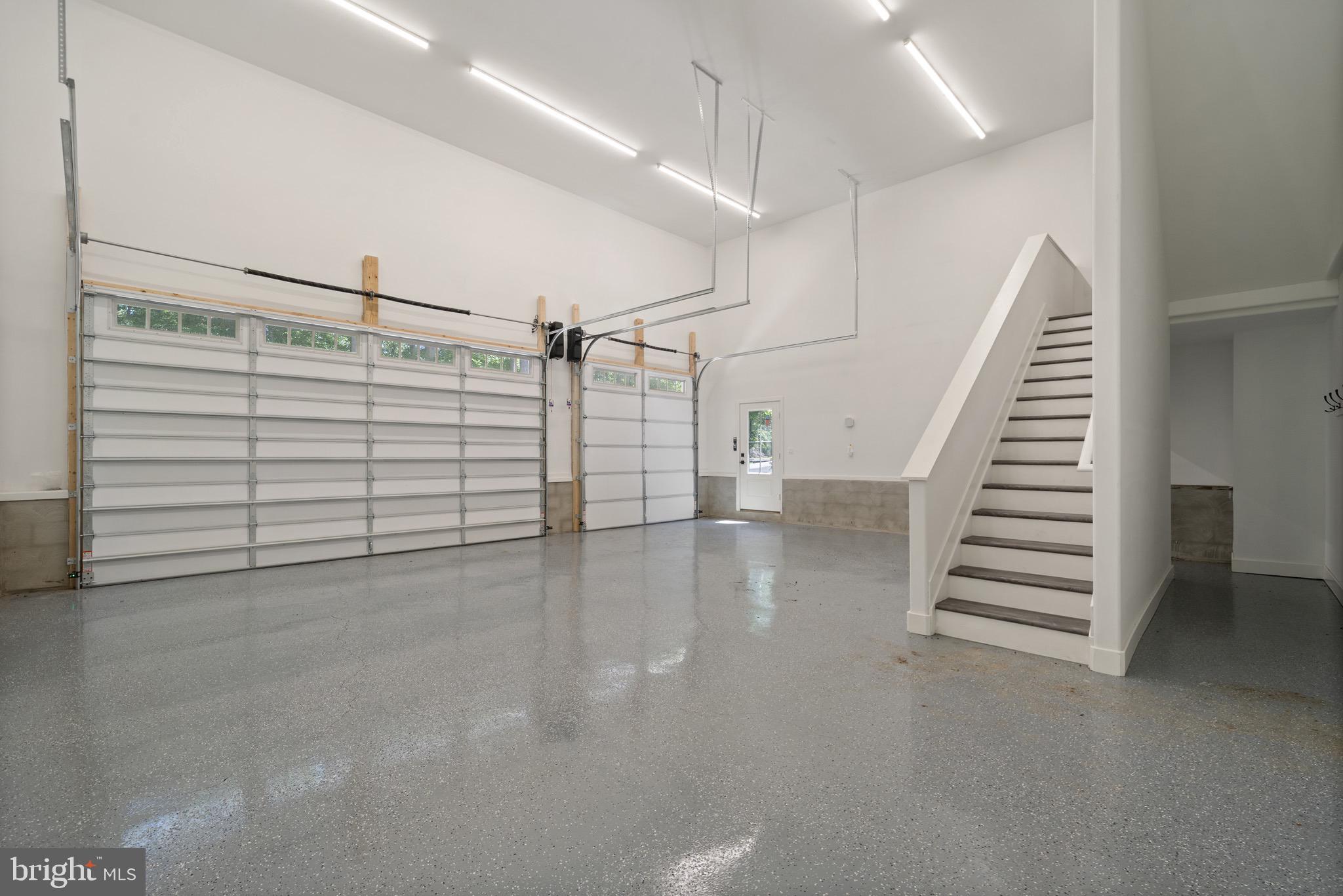 5570 WARREN DRIVE