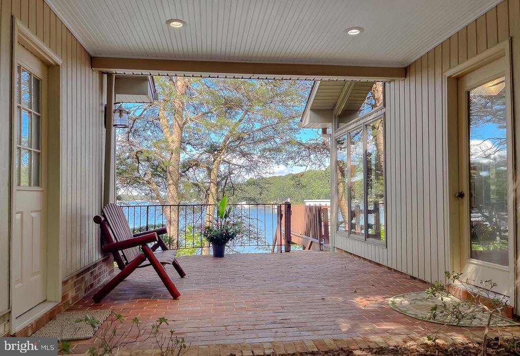 222 HARBOR DRIVE