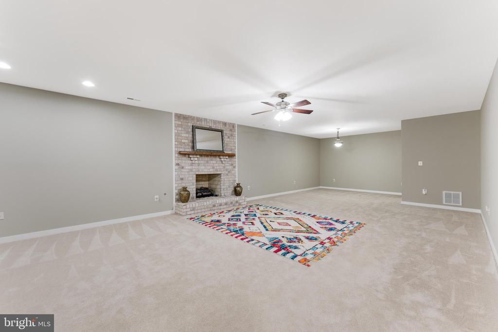 8040 Bowie ROAD
