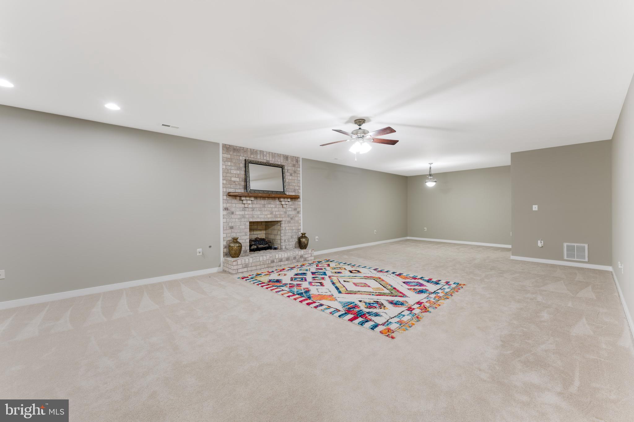 8040 Bowie ROAD
