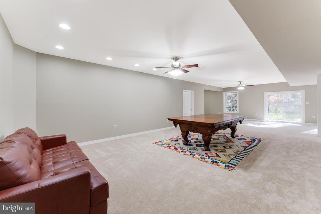8040 Bowie ROAD