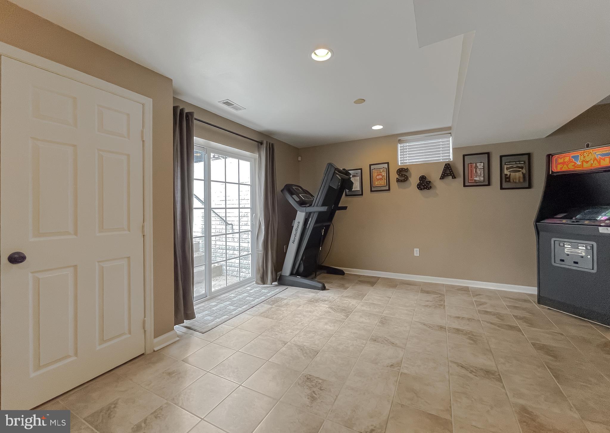 1404 LEICESTER DRIVE