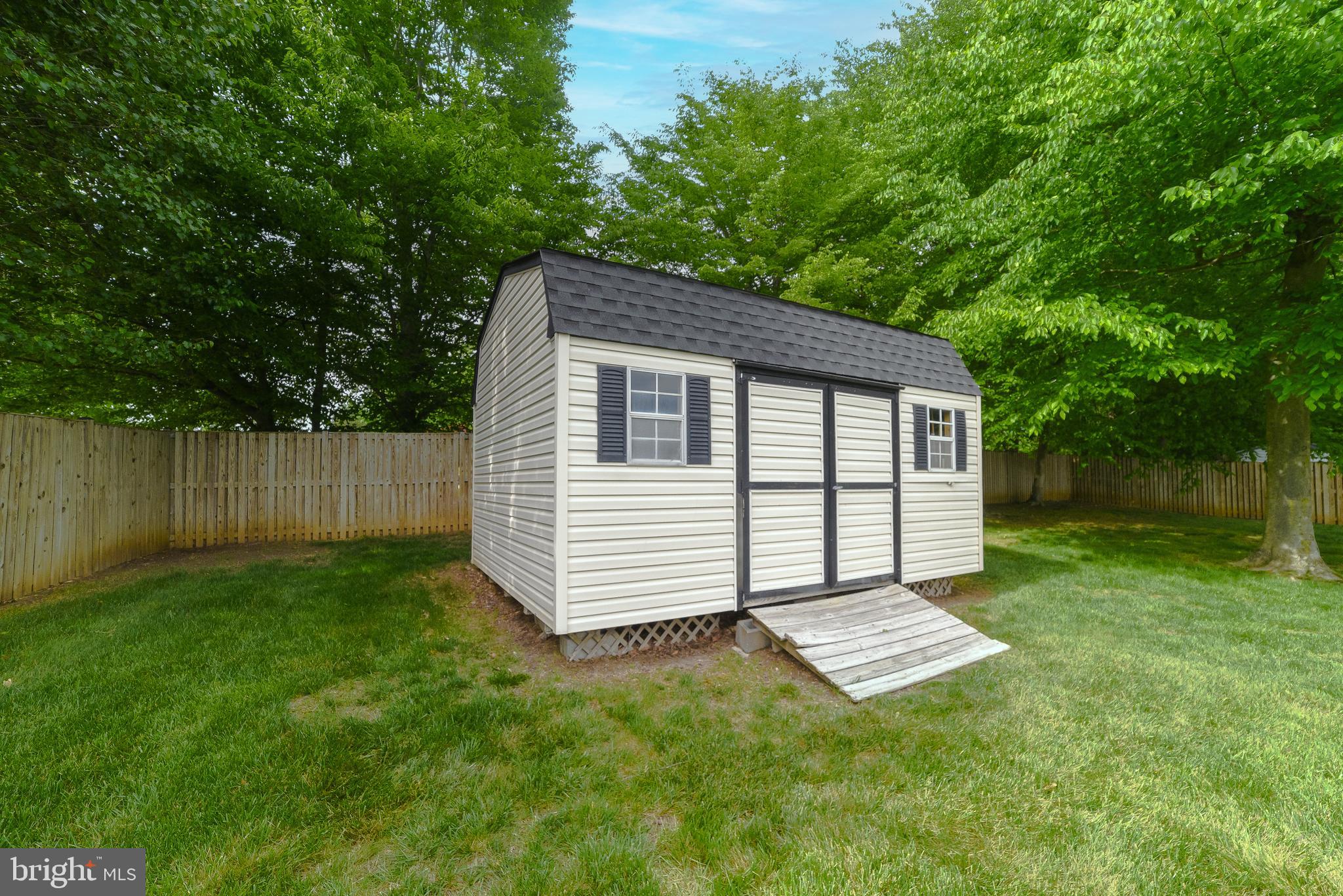 1404 LEICESTER DRIVE