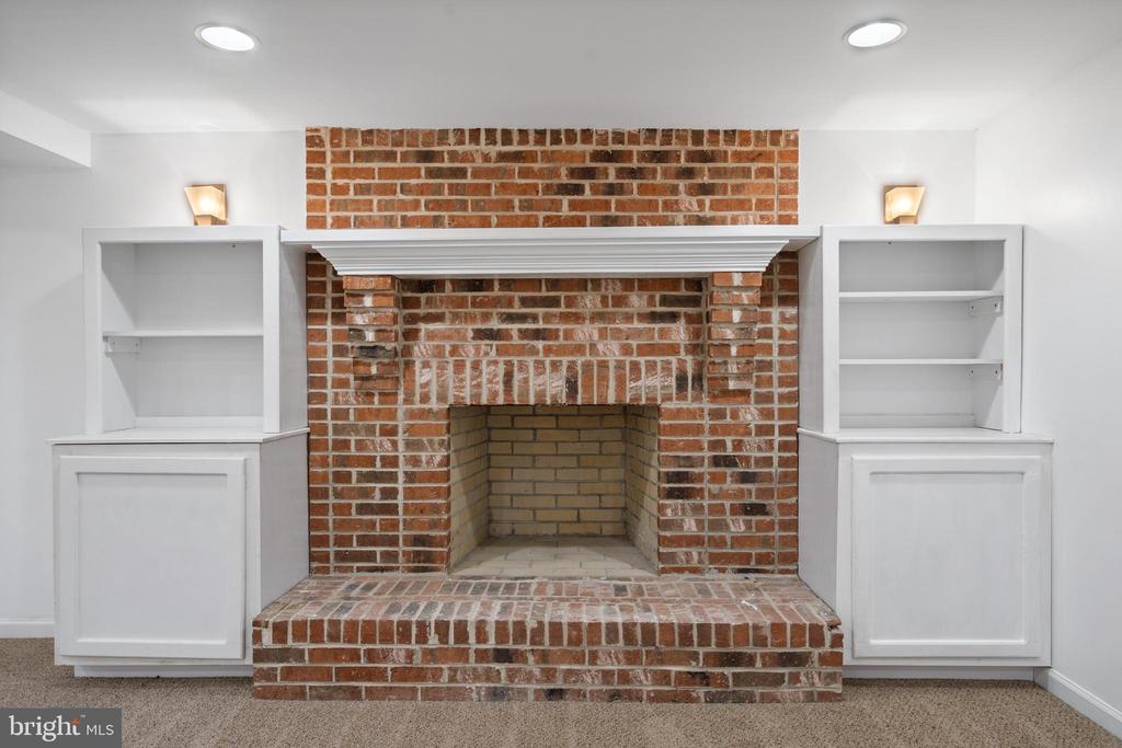 2377 ASHFORD DRIVE