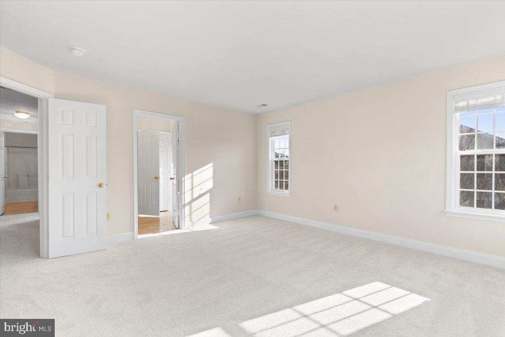1013 LLANO DRIVE