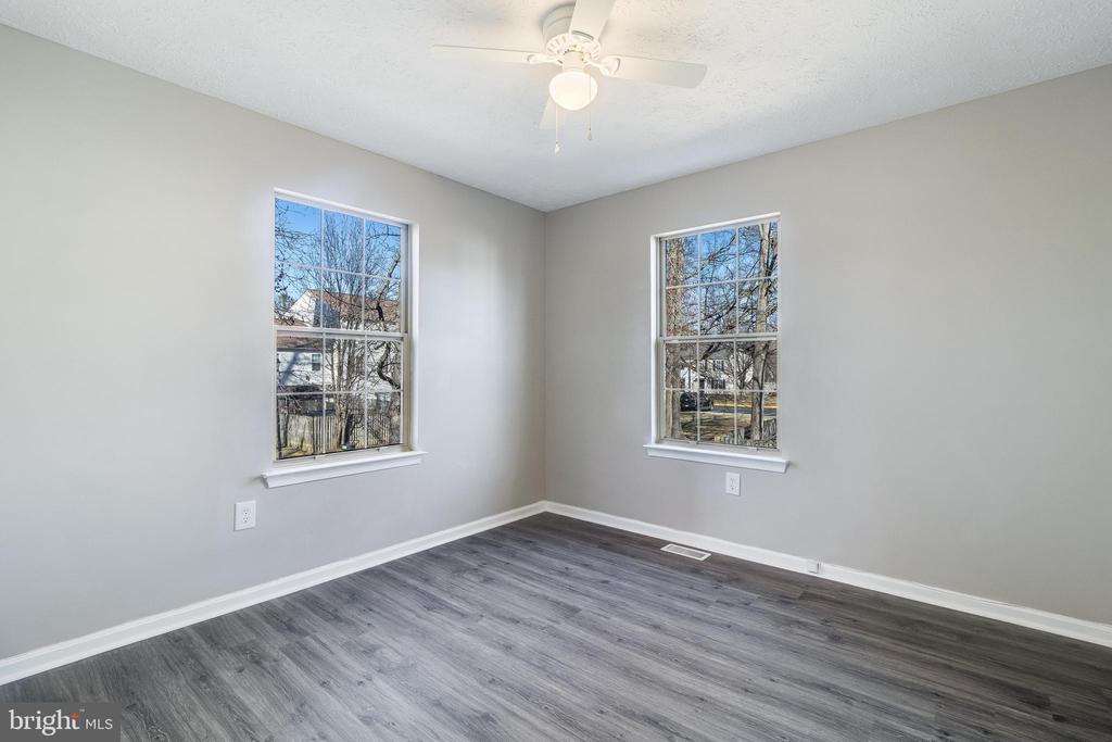 1 OAKSIDE LANE
