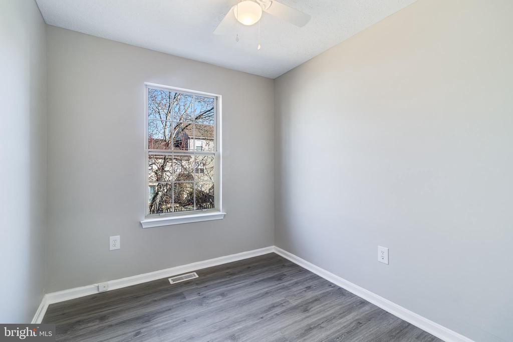 1 OAKSIDE LANE