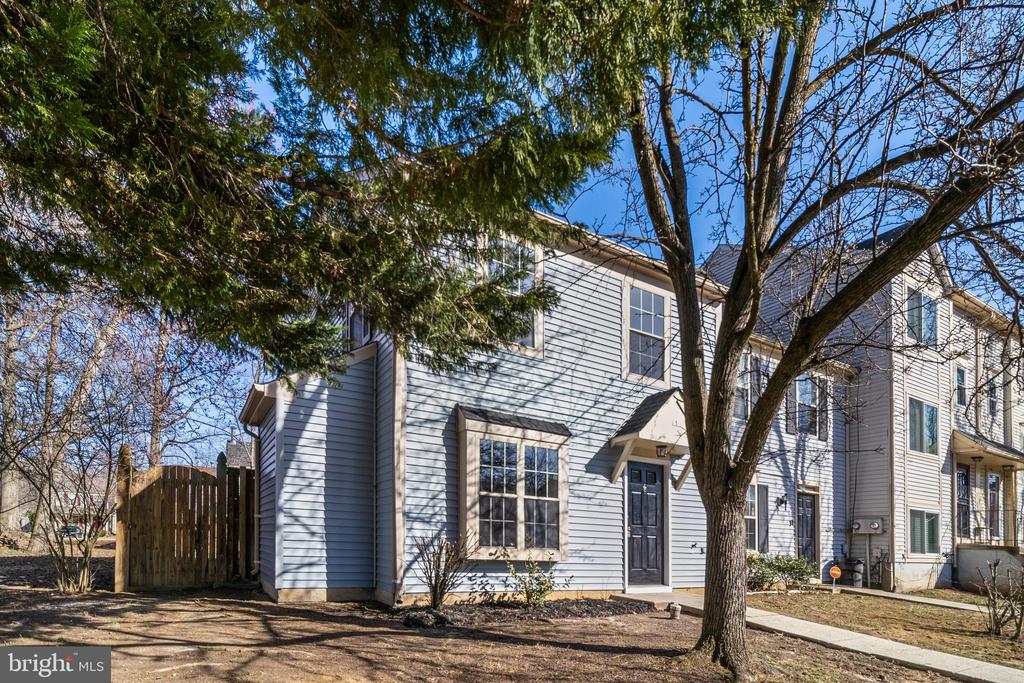 1 OAKSIDE LANE
