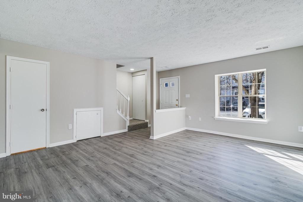 1 OAKSIDE LANE