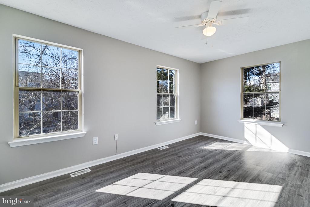 1 OAKSIDE LANE