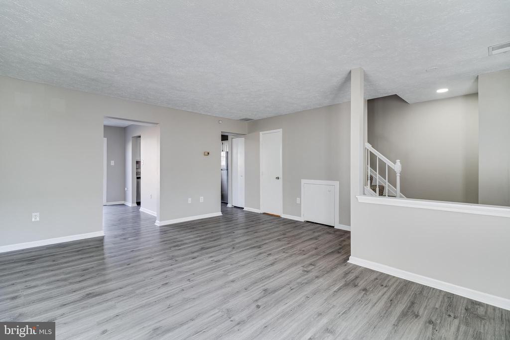 1 OAKSIDE LANE