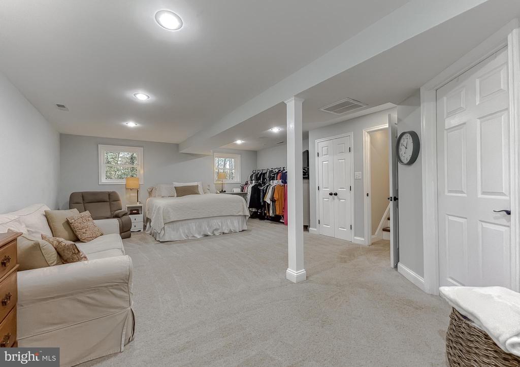 8871 SPARROW COURT