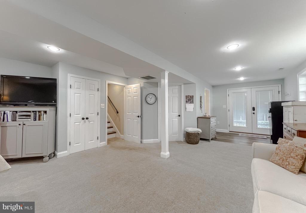 8871 SPARROW COURT