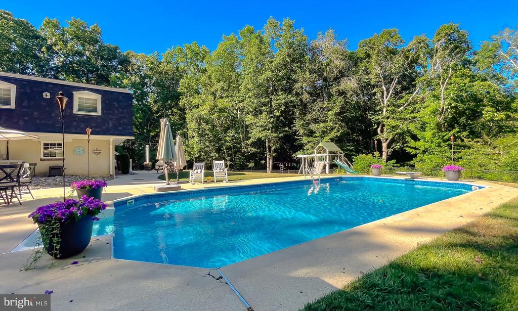 8871 SPARROW COURT