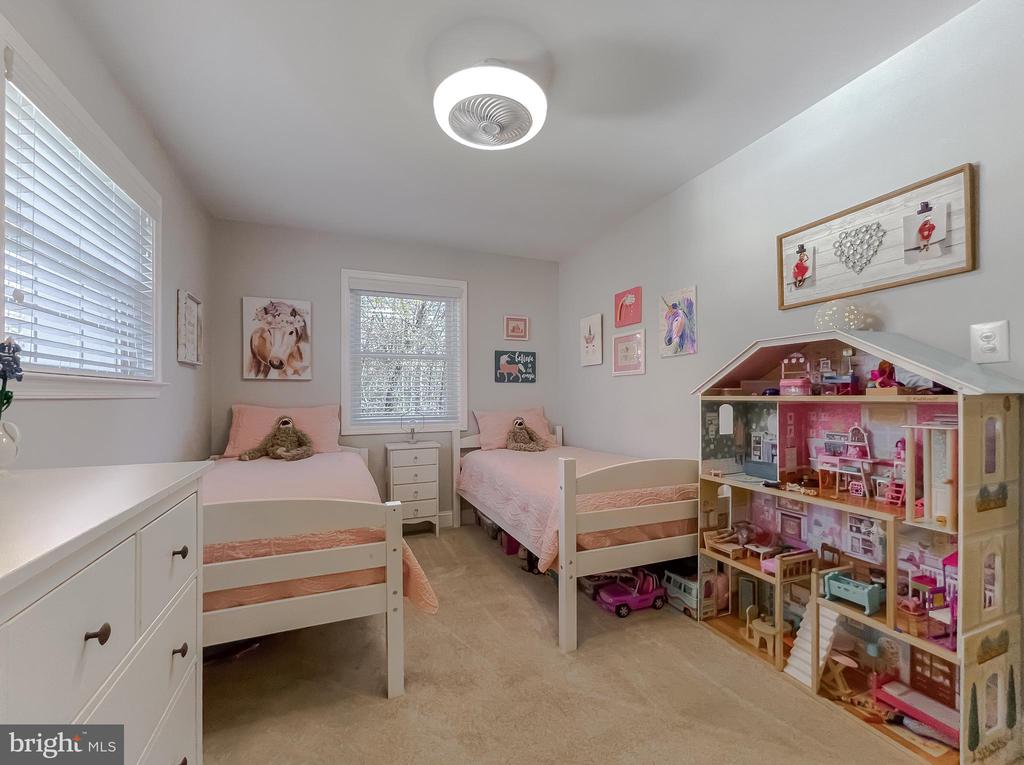 8871 SPARROW COURT