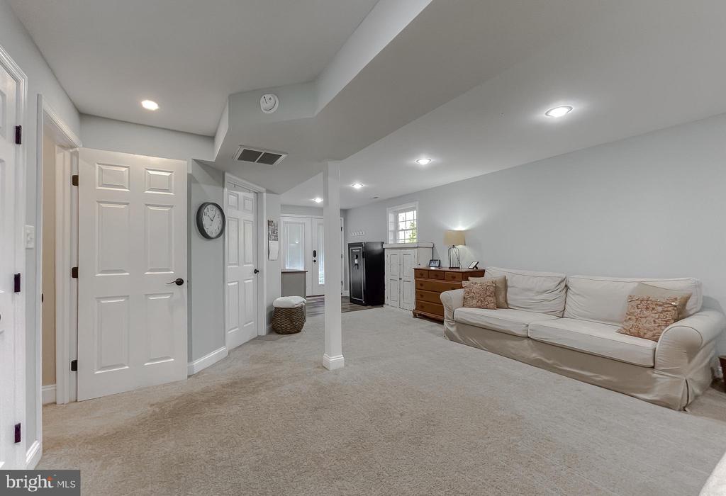 8871 SPARROW COURT