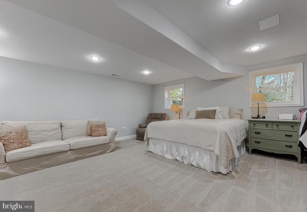 8871 SPARROW COURT