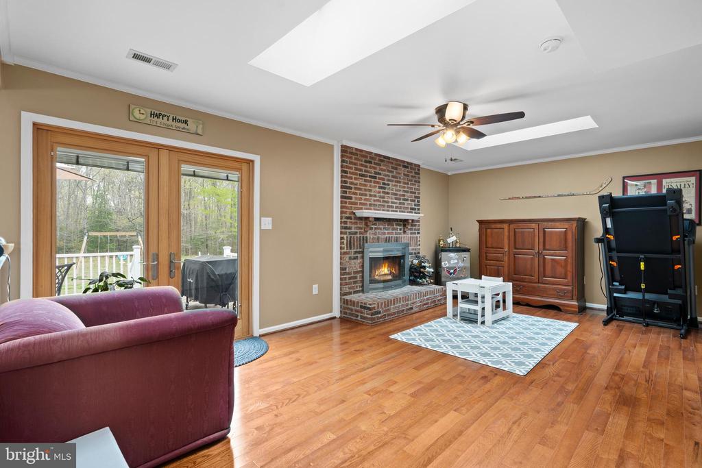 15570 HOMELAND DRIVE