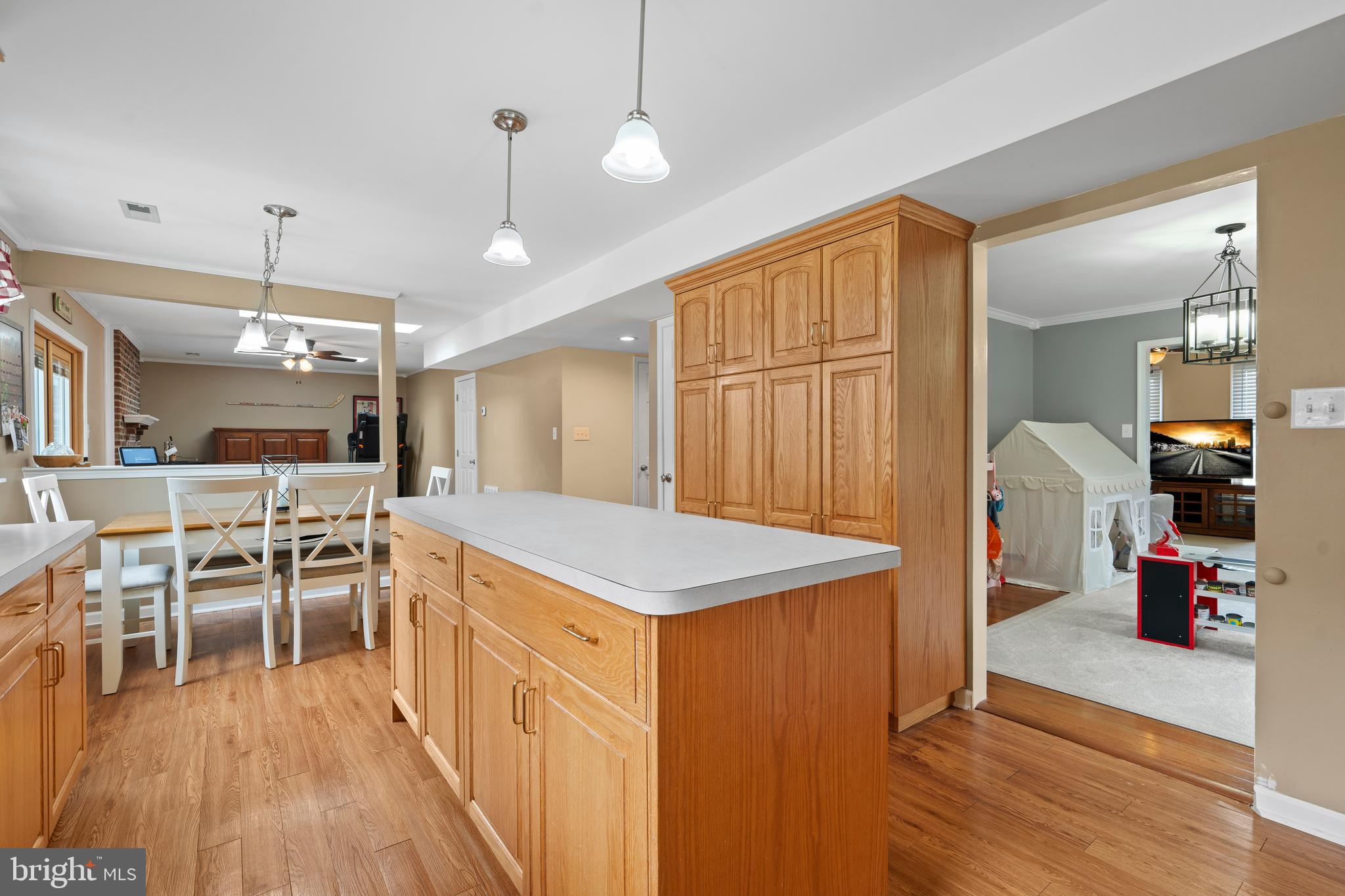 15570 HOMELAND DRIVE