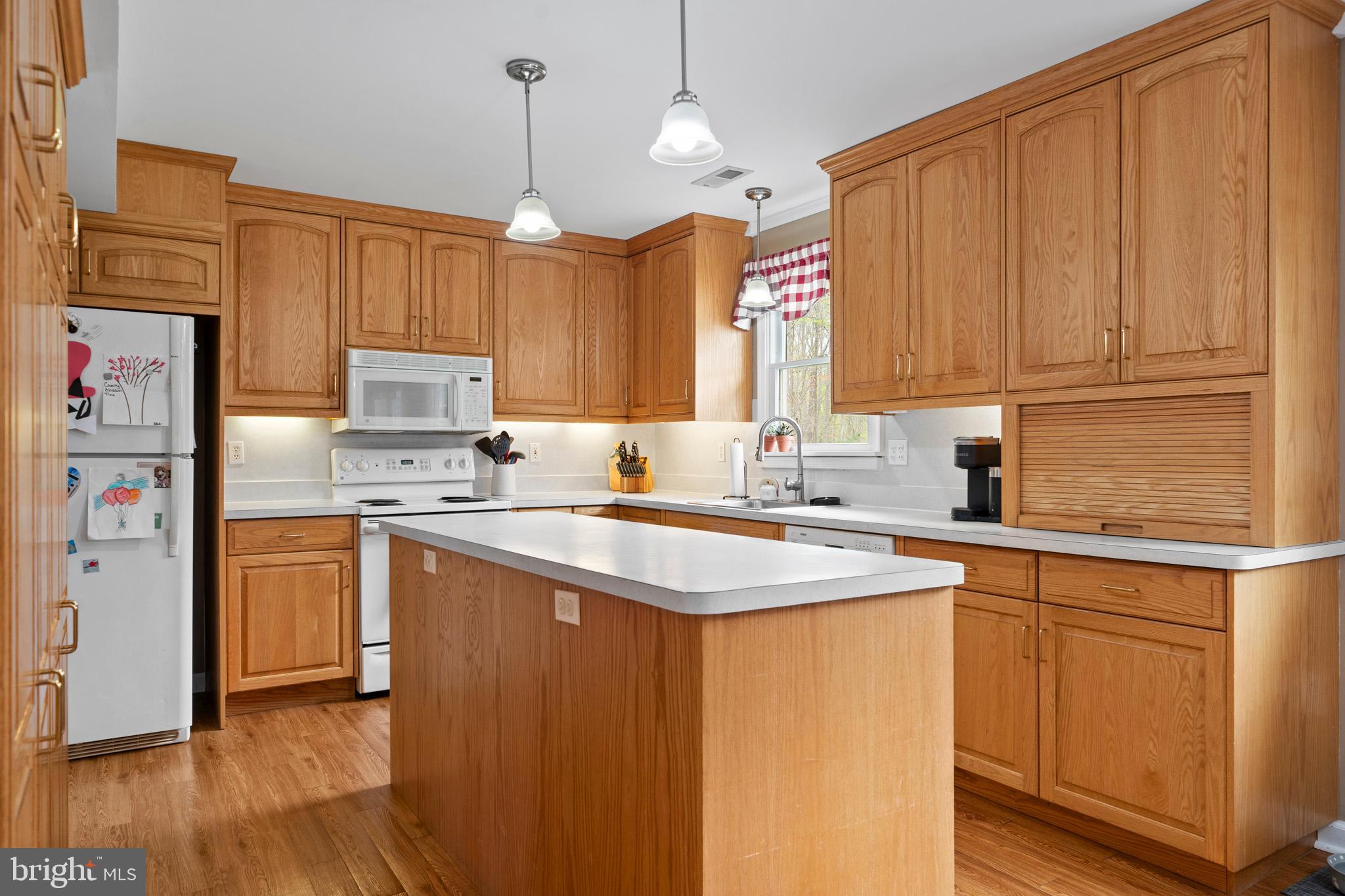 15570 HOMELAND DRIVE
