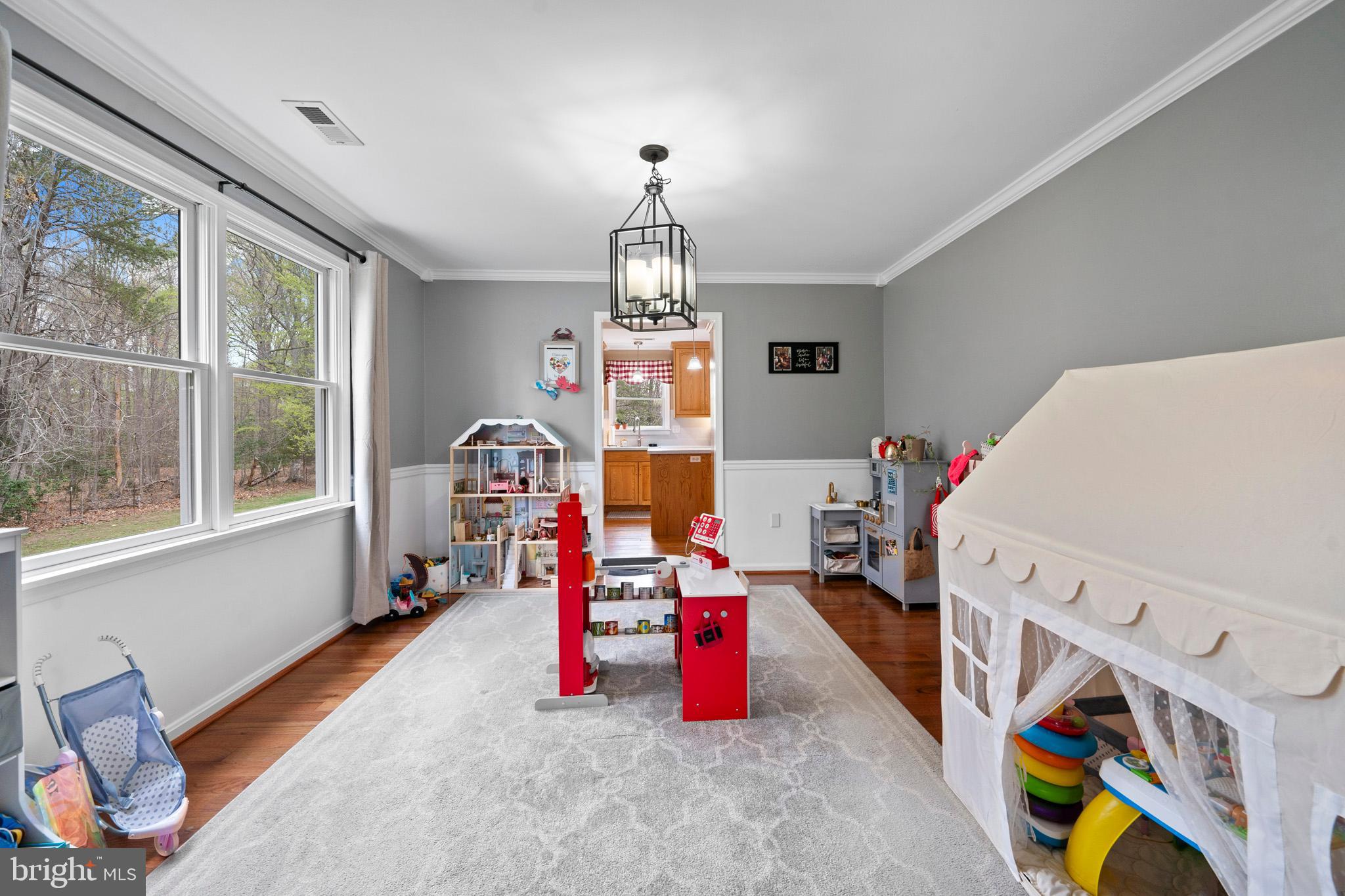 15570 HOMELAND DRIVE