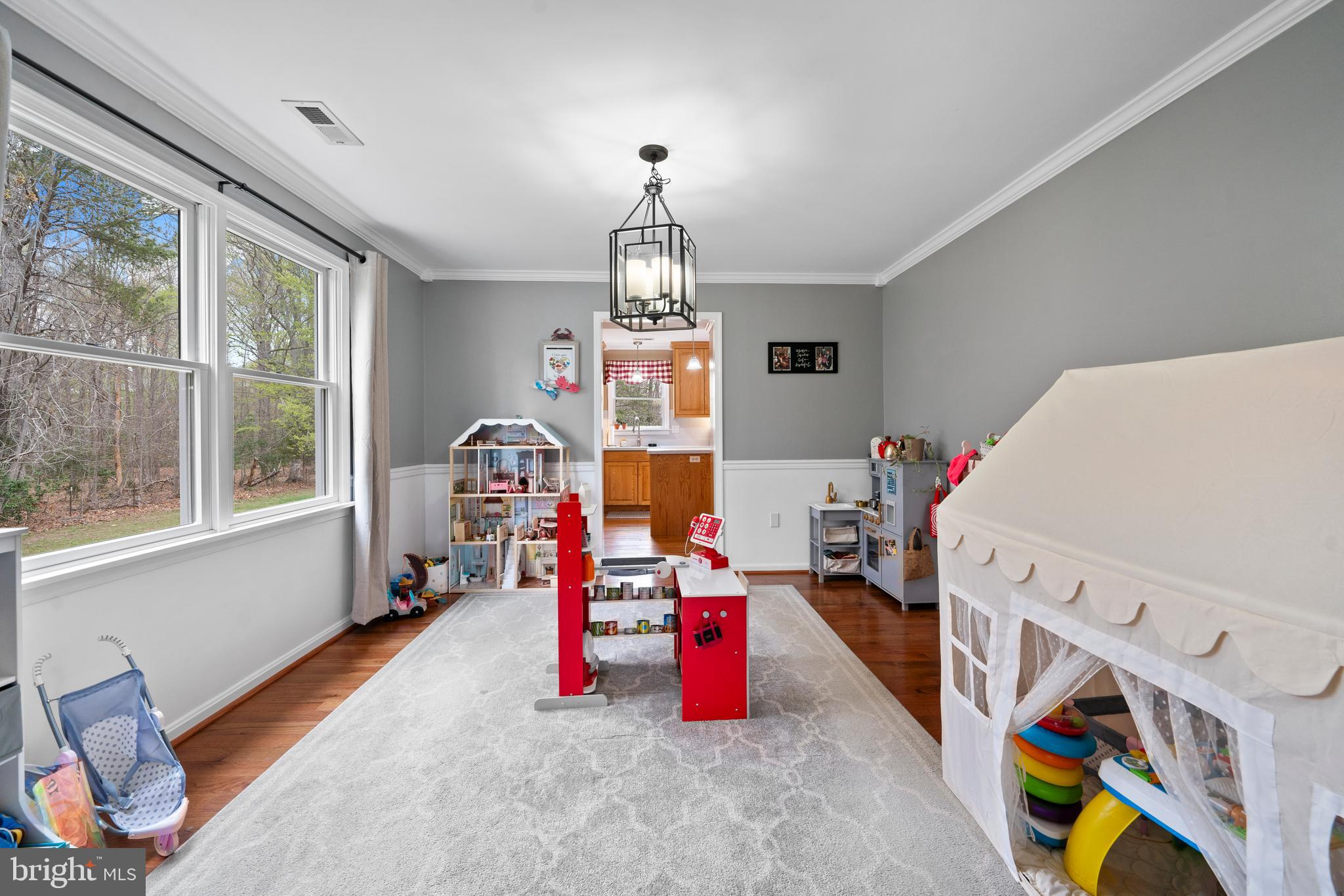 15570 HOMELAND DRIVE