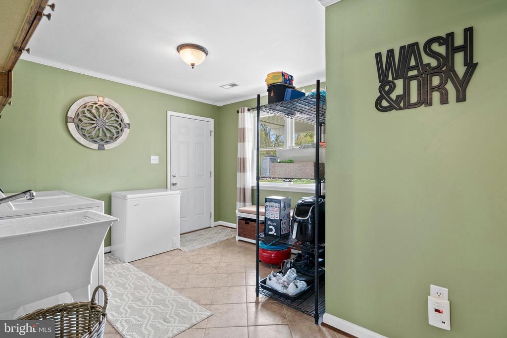 15570 HOMELAND DRIVE
