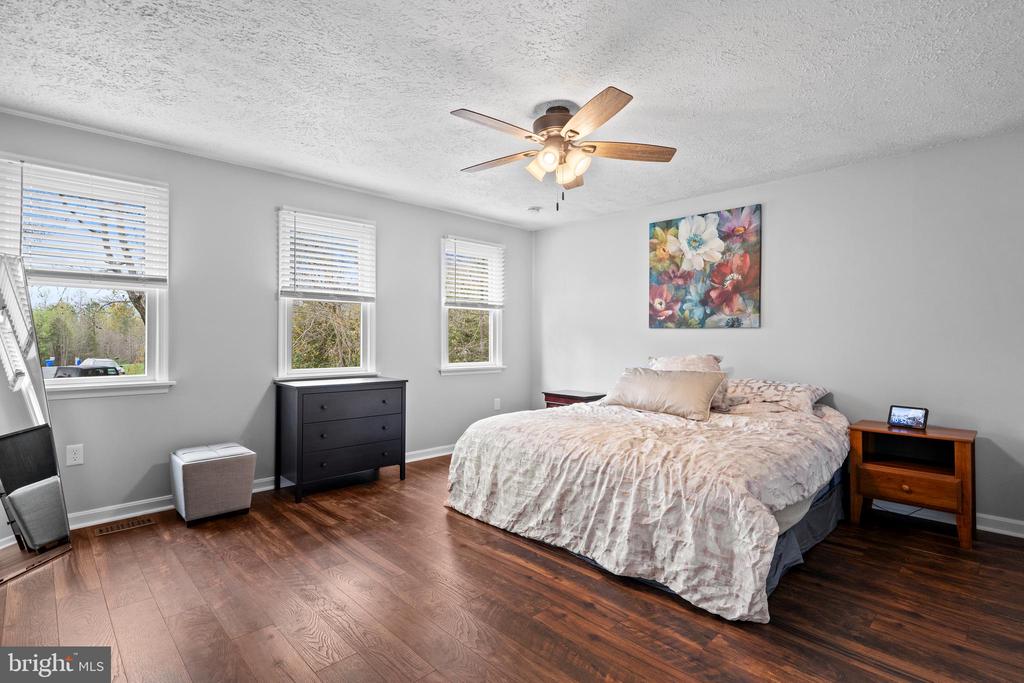 15570 HOMELAND DRIVE