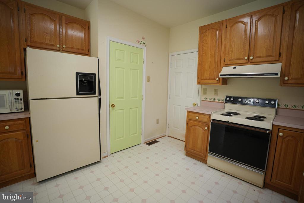 12225 MANOR COURT