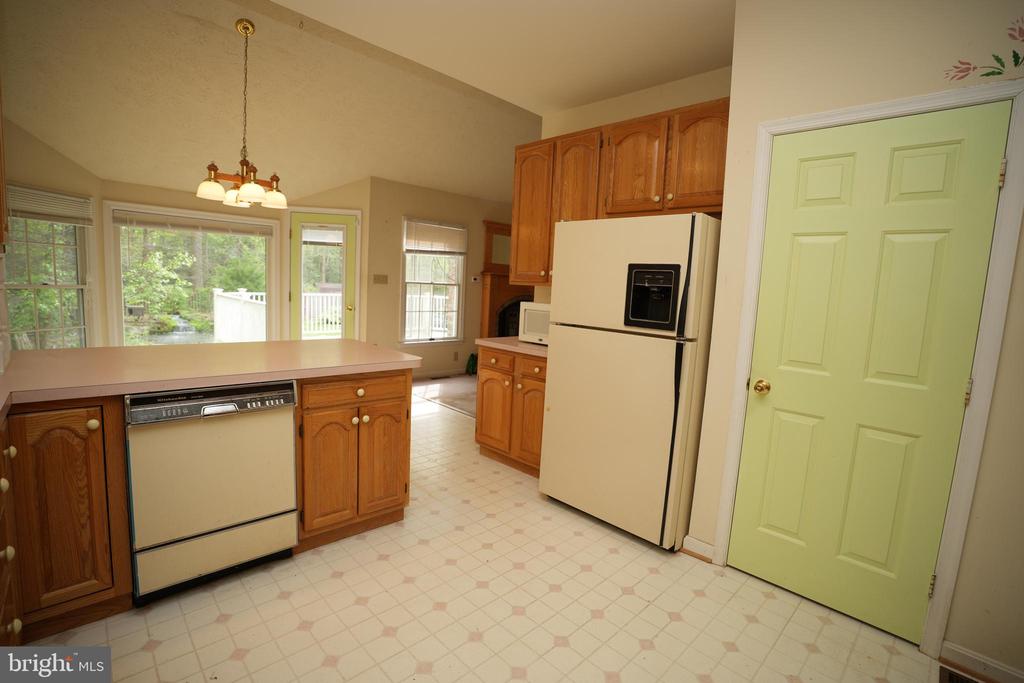12225 MANOR COURT