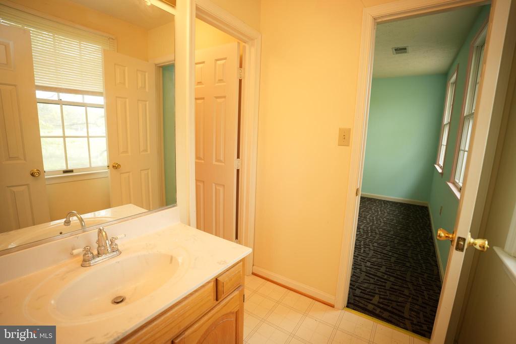 12225 MANOR COURT